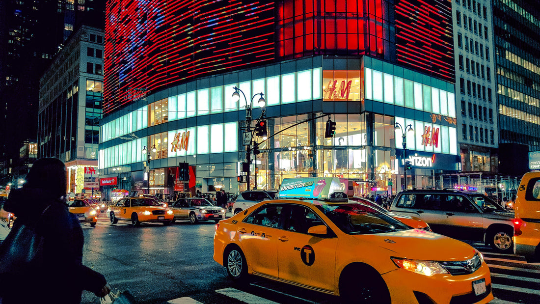 Picture of H&M building in new york city